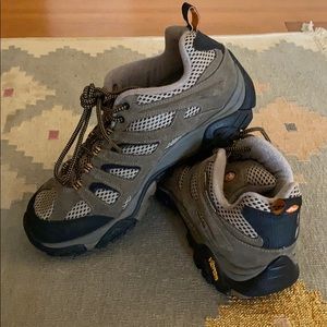Men’s Merrell hiking shoes. Size 8